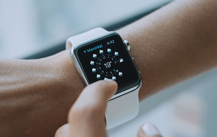 تطور الساعات الذكية 2025